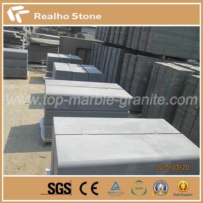 Hainan Black Basalt Road Kerbstone with Pallet Pacakges.jpg
